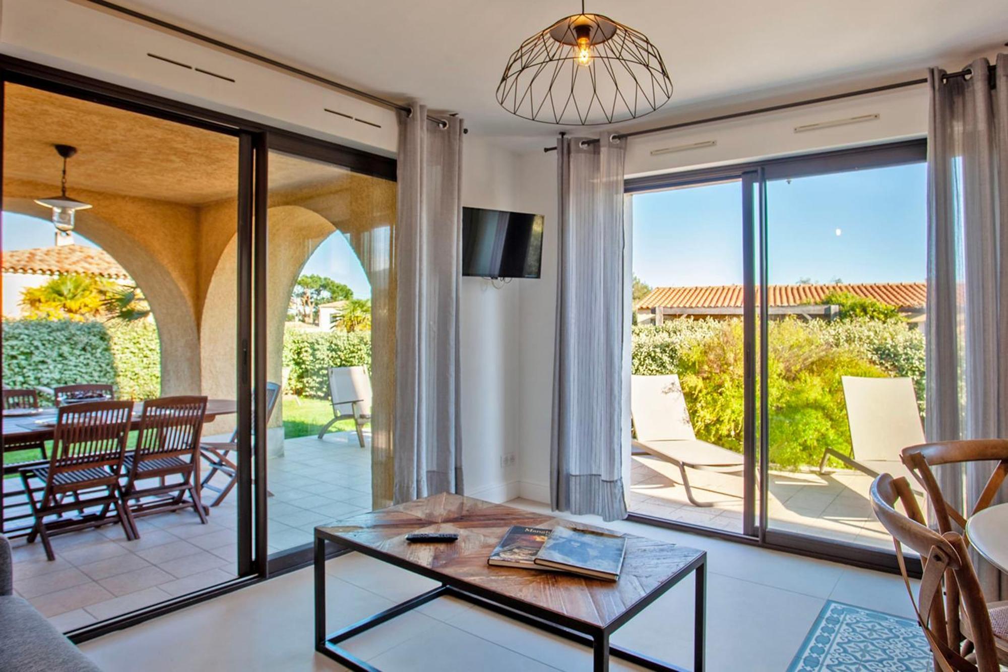 Location De Vacances Olivier Jardin Privatif Et Piscine Chauffee Partagee Calvi  Eksteriør billede